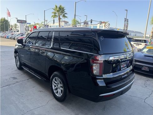 Used 2021 Chevrolet Suburban LT RWD image 4