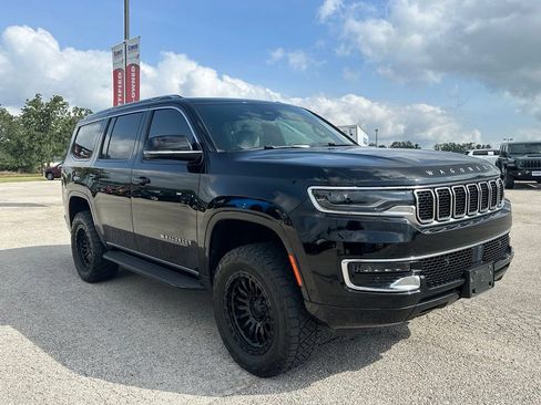 Used 2025 Jeep Wagoneer 4WD image 1