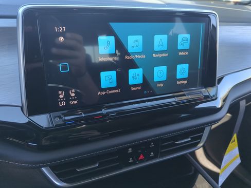 New 2026 Volkswagen Atlas Cross Sport SE AWD/4WD image 25
