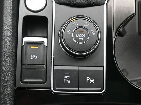 Used 2018 Volkswagen Atlas SEL Premium image 25