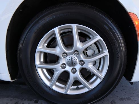 Used 2021 Chrysler Voyager Lxi image 16