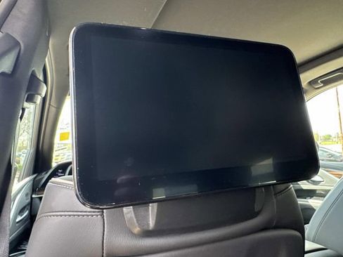 Used 2023 Cadillac Escalade Premium Luxury image 18