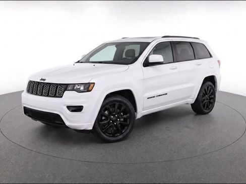 Used 2021 Jeep Grand Cherokee Laredo X AWD/4WD image 3