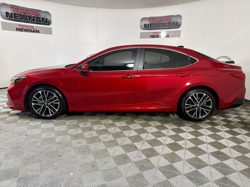 Used 2025 Toyota Camry XLE FWD image 7