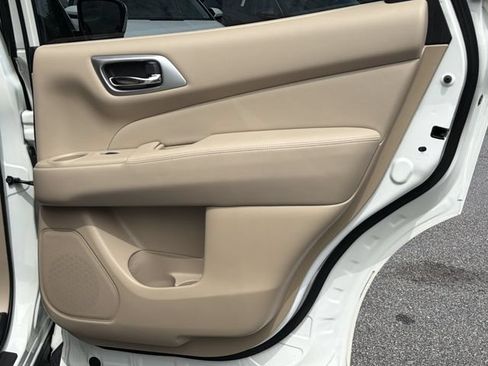 Used 2020 Nissan Pathfinder Platinum AWD/4WD image 16