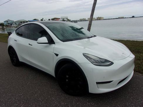 Used 2021 Tesla Model Y Long Range image 19