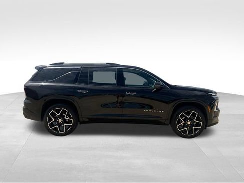 Used 2026 Chevrolet Traverse High Country w/ LPO, Floor Liner Package AWD/4WD image 8