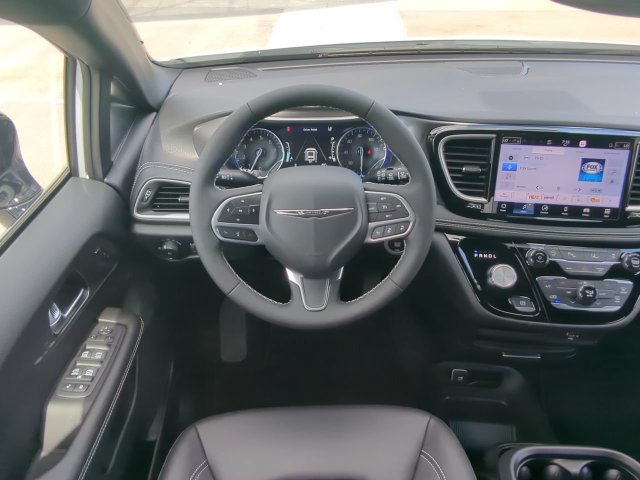 New 2026 Chrysler Pacifica Select FWD image 19