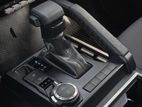 Certified 2025 Toyota Tacoma SR5 AWD/4WD image 22
