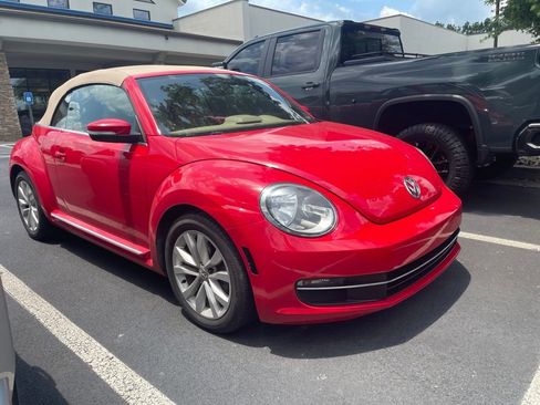 Used 2014 Volkswagen Beetle TDI FWD image 2