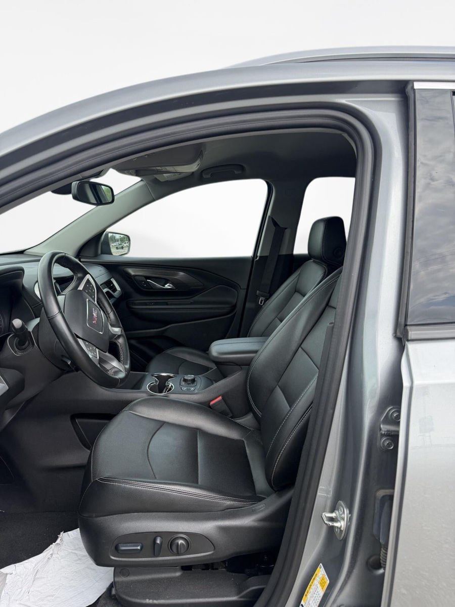 Used 2024 GMC Terrain SLT AWD/4WD image 10