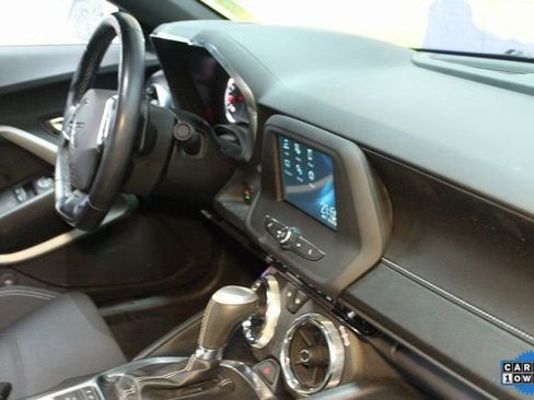 Used 2018 Chevrolet Camaro LT image 10