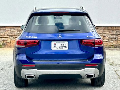 Used 2021 Mercedes-Benz GLB 250 4MATIC w/ Premium Package image 17