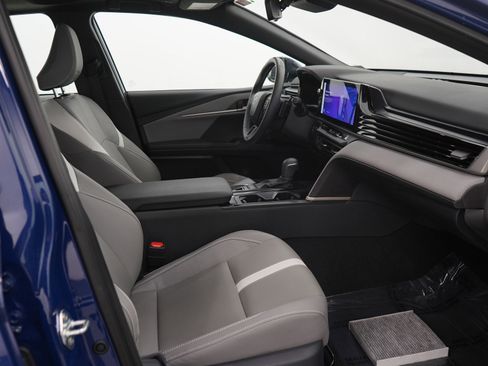 Used 2025 Toyota Camry SE image 10