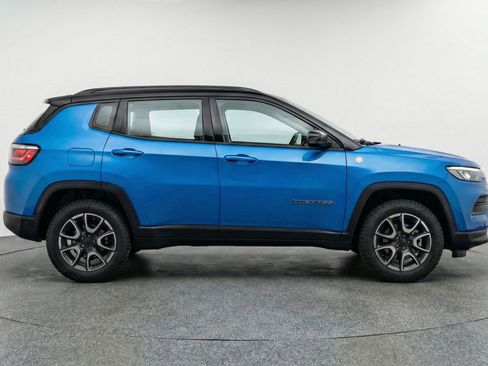Used 2025 Jeep Compass Trailhawk AWD/4WD image 11
