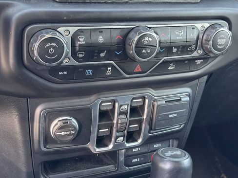 Used 2022 Jeep Wrangler Unlimited Sahara w/ Cold Weather Group image 29