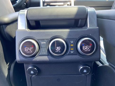 Used 2019 Land Rover Discovery HSE Luxury image 18