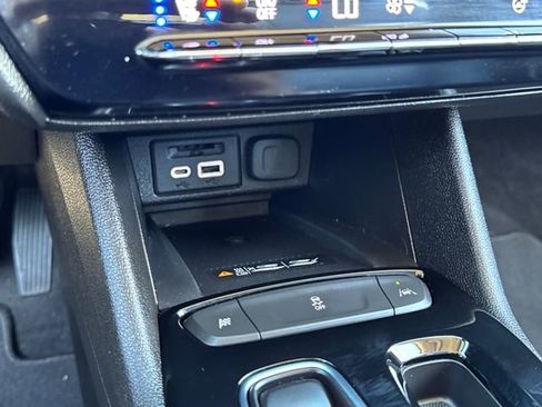 Used 2022 Chevrolet Bolt EUV LT w/ Convenience Package image 14