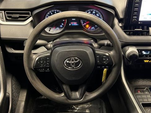 Used 2021 Toyota RAV4 LE image 17
