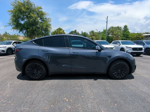 Used 2023 Tesla Model Y Long Range AWD/4WD image 4
