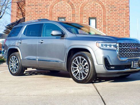 Used 2022 GMC Acadia Denali w/ Denali Ultimate Package image 3