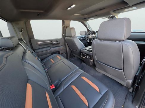 Used 2024 GMC Sierra 1500 AT4 w/ Technology Package AWD/4WD image 12