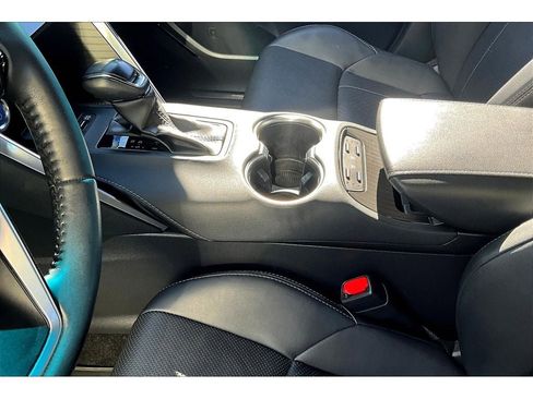 Used 2021 Toyota Venza Limited image 15