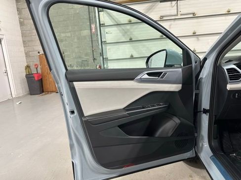 New 2026 Volkswagen Taos SE image 11