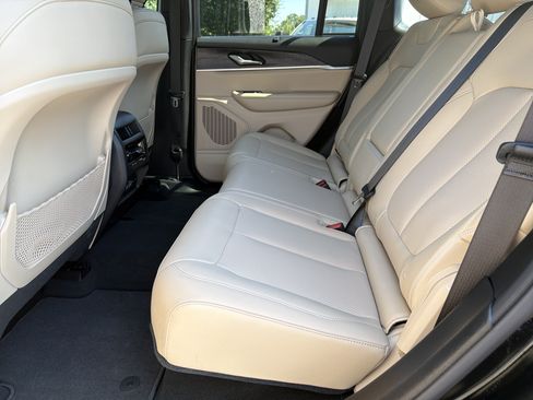 Used 2024 Jeep Grand Cherokee Limited w/ Luxury Tech Group II RWD image 26
