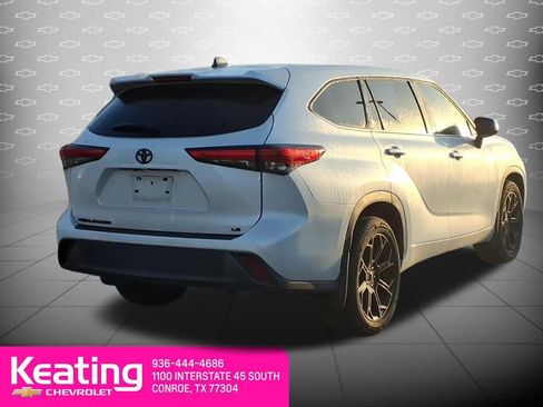 Used 2022 Toyota Highlander LE image 6
