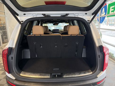 Used 2022 Kia Telluride SX w/ Towing Package image 11