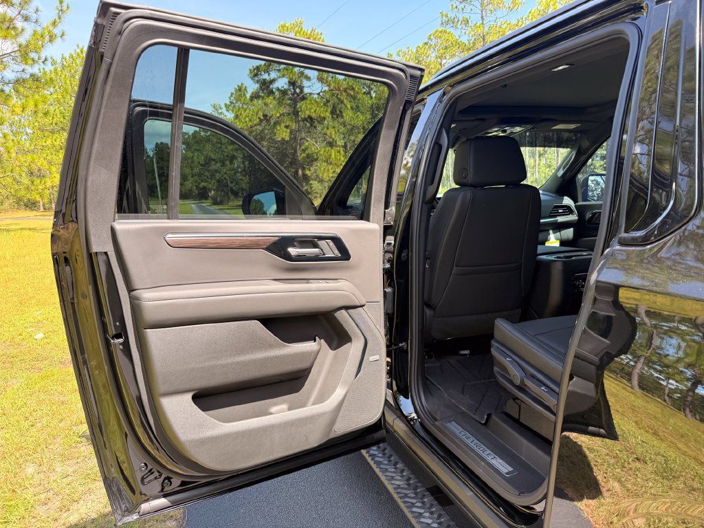 New 2026 Chevrolet Suburban Z71 w/ Z71 Off-Road Package AWD/4WD image 25
