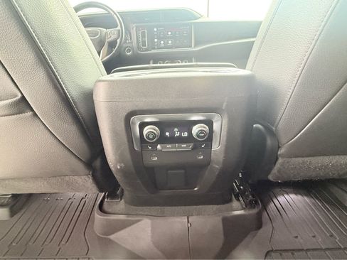 Used 2022 GMC Yukon XL Denali image 34