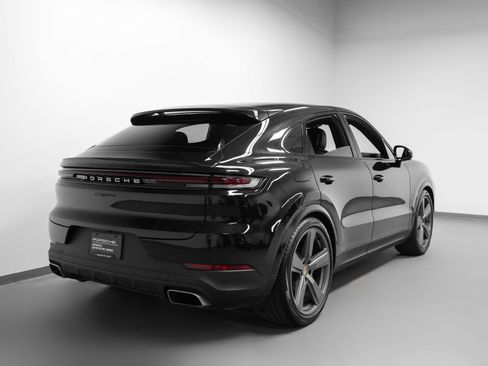 Certified 2024 Porsche Cayenne Coupe AWD/4WD image 12