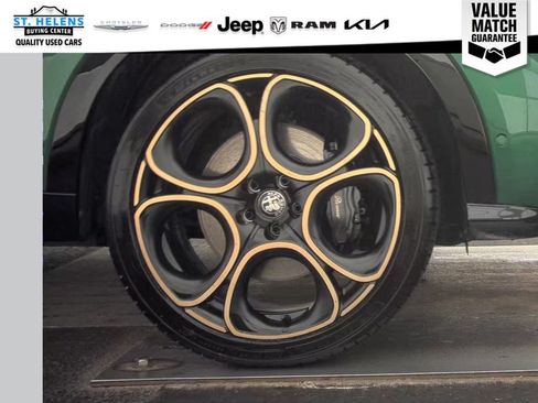 Used 2025 Alfa Romeo Tonale AWD/4WD image 11