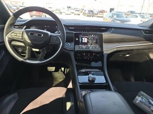 Used 2023 Jeep Grand Cherokee L Altitude image 10