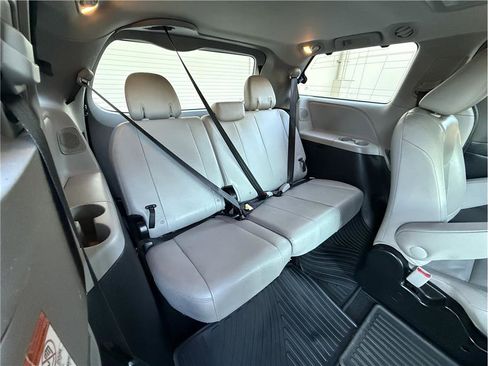 Used 2015 Toyota Sienna Limited Premium image 26
