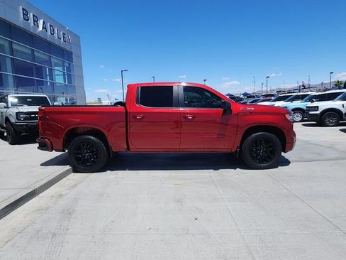 Used 2022 Chevrolet Silverado 1500 RST w/ Z71 Off-Road Package AWD/4WD image 4