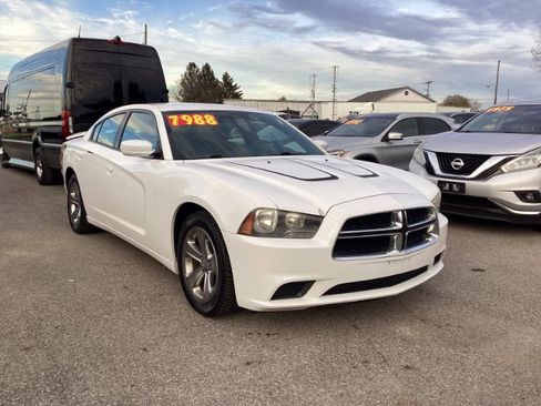 Used 2013 Dodge Charger SE w/ Sport Appearance Group image 2