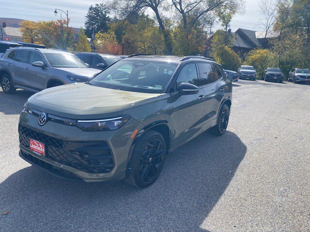 New 2026 Volkswagen Tiguan SE R-Line AWD/4WD image 3