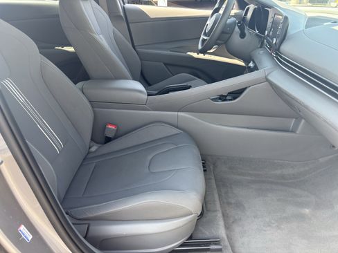 Used 2023 Hyundai Elantra SEL FWD image 10