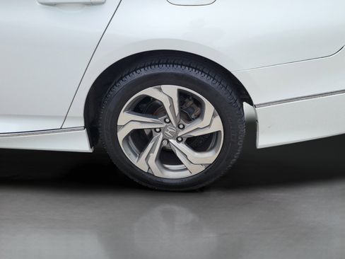 Used 2018 Honda Accord EX image 31