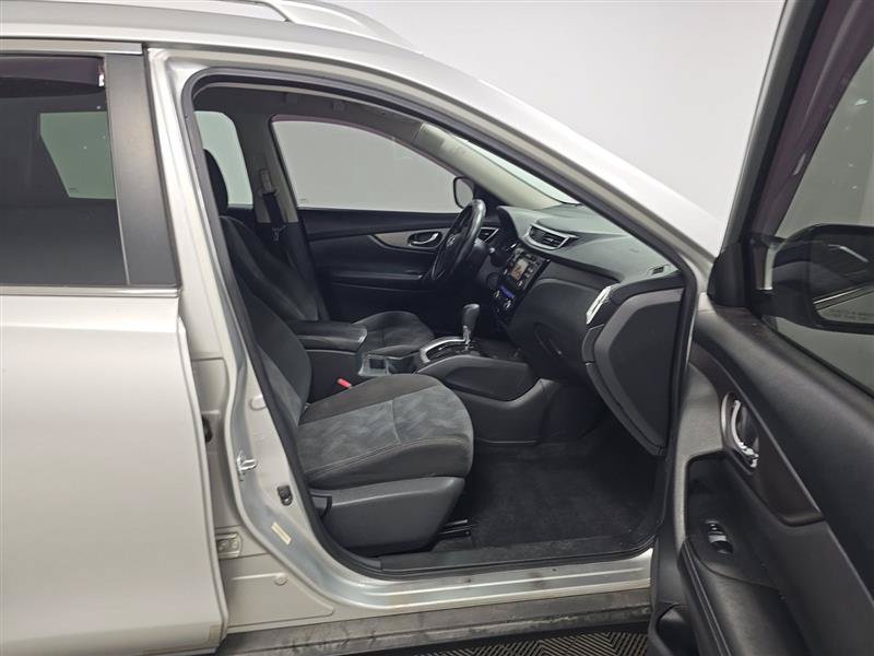 Used 2016 Nissan Rogue SV AWD/4WD image 10