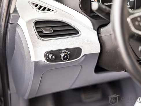 Used 2020 Chevrolet Bolt LT FWD image 20