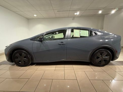 Used 2023 Toyota Prius LE image 2