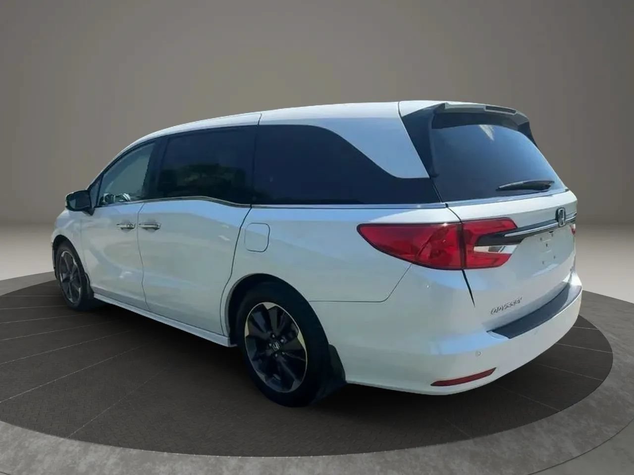 Used 2023 Honda Odyssey Elite image 4