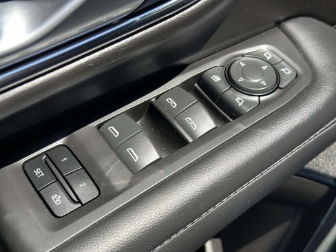 Used 2022 Chevrolet Tahoe Z71 w/ Luxury Package AWD/4WD image 22