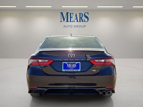 Used 2021 Toyota Camry SE image 4