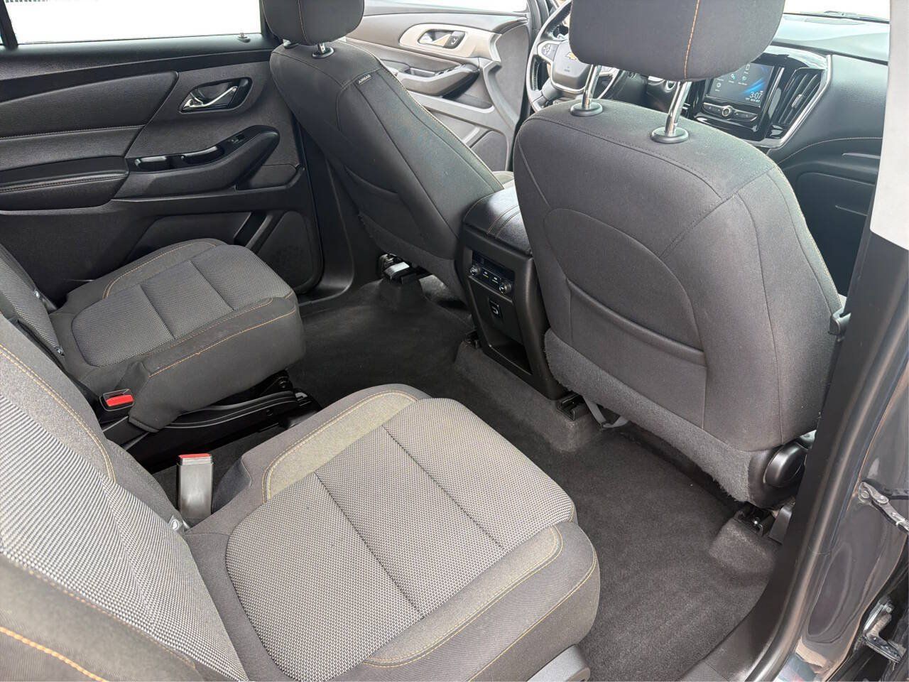 Used 2018 Chevrolet Traverse LT w/ LPO, 'HIT The Road' Package FWD image 36