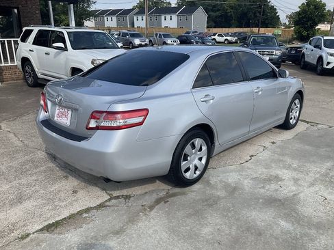 Used 2010 Toyota Camry LE FWD image 3